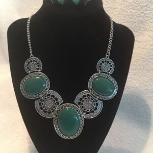Elegant Silver and Green Statement Necklace